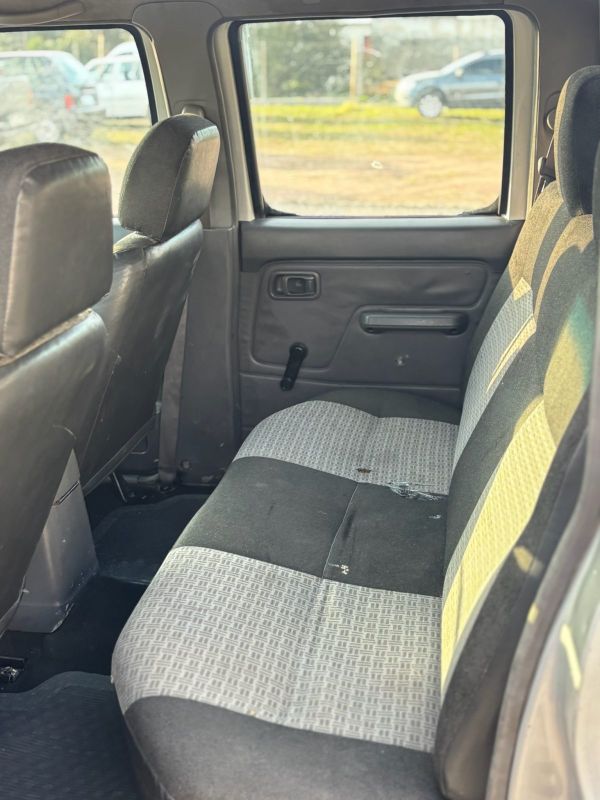 Nissan Frontier foto 8