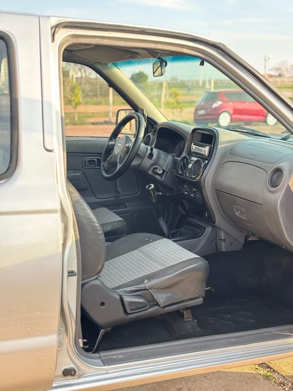 Nissan Frontier foto 9